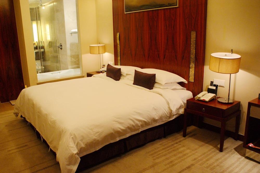 Yiwu International Mansion Hotel Exterior photo
