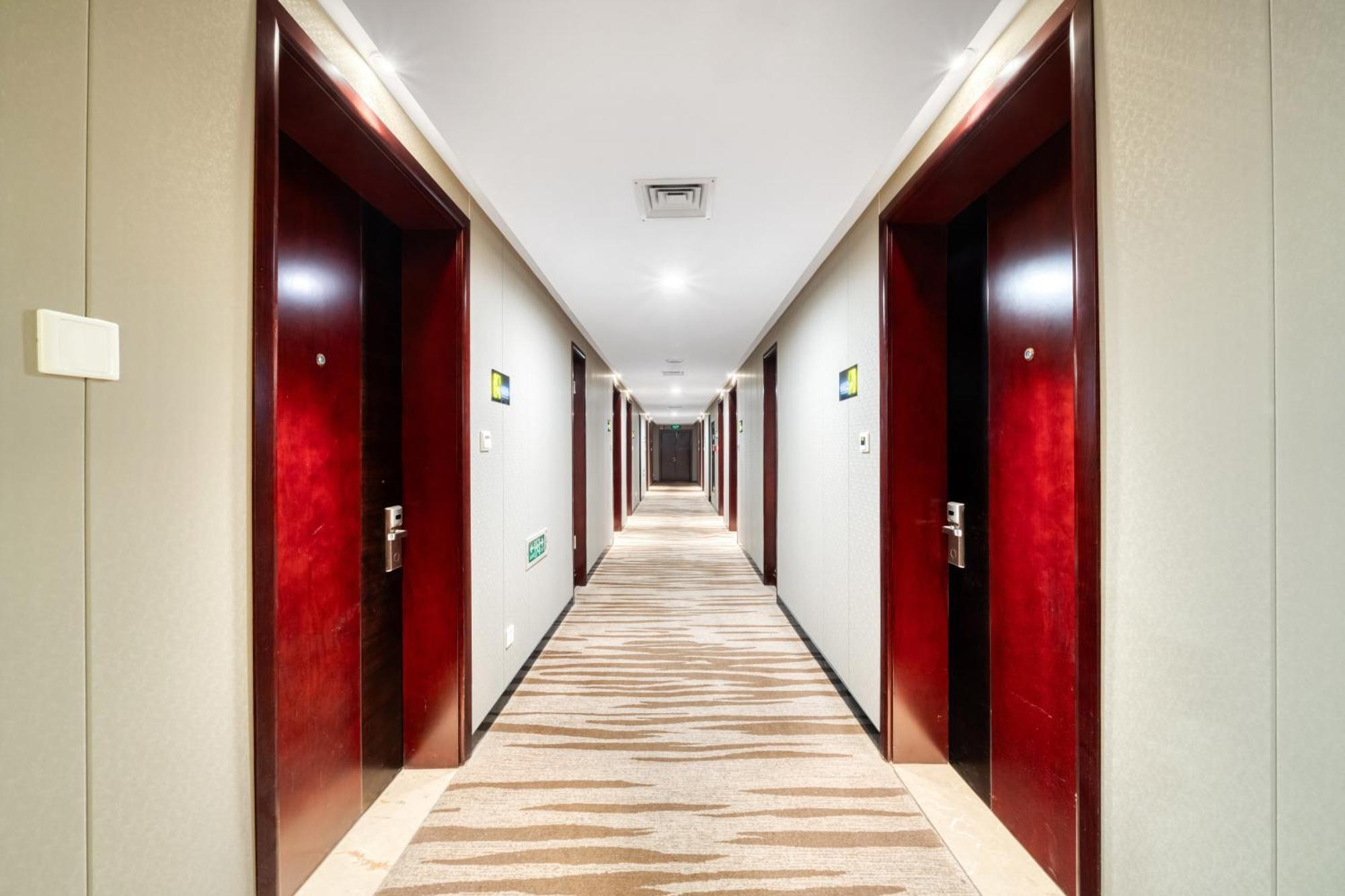 Yiwu International Mansion Hotel Exterior photo